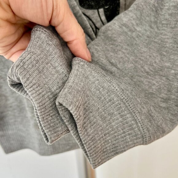 NWT Disney Vintage Style Mini Mouse Gray Crewneck Sweatshirt Sz M - Picture 4 of 9